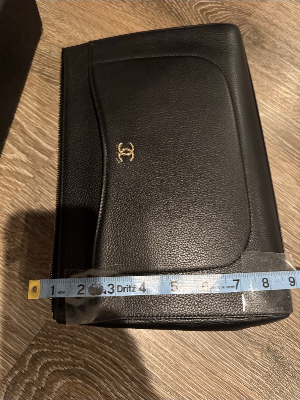CHANEL women Black Leather Pouch with Gold CC Emblem - Picture 8 of 16